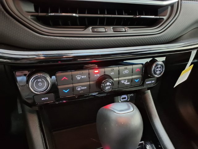 Used 2026 Jeep Compass Limited AWD/4WD image 11