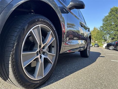 Certified 2025 Audi Q5 2.0T Premium w/ Convenience Plus Package image 11