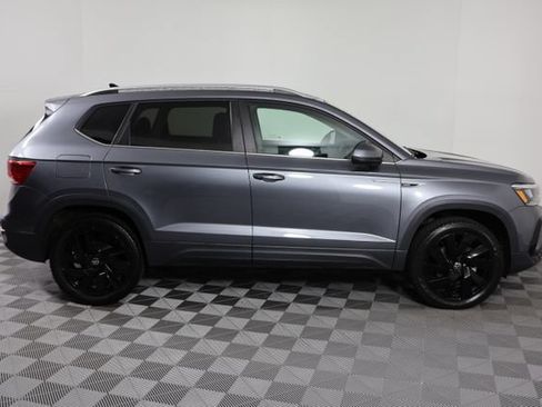 Used 2024 Volkswagen Taos SE w/ Panoramic Sunroof Package AWD/4WD image 9