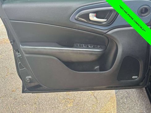 Used 2015 Chrysler 200 S w/ Navigation & Sound Group I FWD image 10