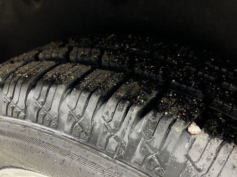 Used 2023 Chrysler Pacifica Touring-L FWD image 38