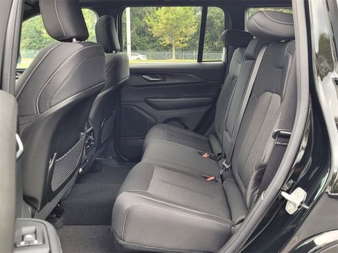 New 2025 Jeep Grand Cherokee Laredo X w/ Luxury Tech Group I image 11