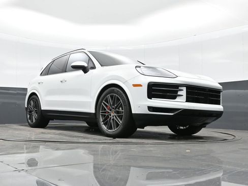 Certified 2025 Porsche Cayenne S image 40