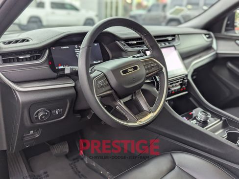 Used 2024 Jeep Grand Cherokee L Limited AWD/4WD image 13