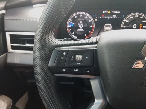 Used 2023 Mitsubishi Outlander SEL Black Edition image 16