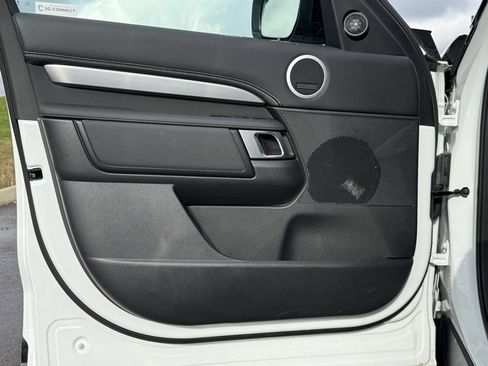 Certified 2025 Land Rover Discovery Dynamic SE image 14