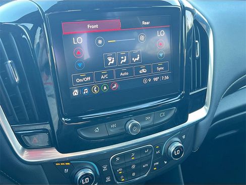 Used 2023 Chevrolet Traverse Premier image 16