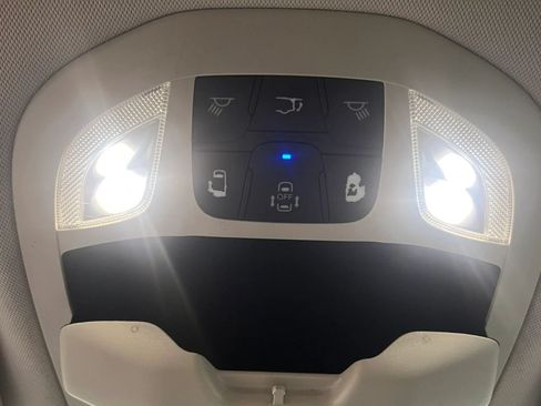 Used 2017 Chrysler Pacifica Limited w/ UConnect Theater Package FWD image 17