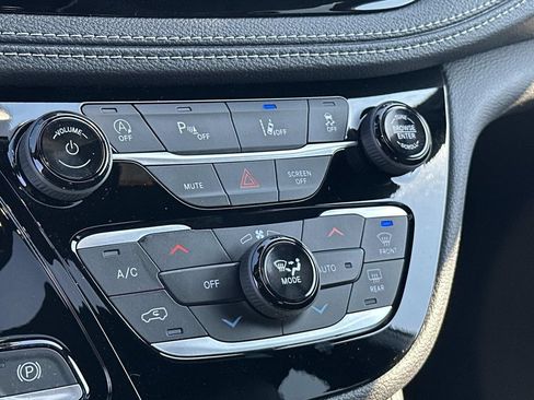 New 2026 Chrysler Pacifica Limited w/ S Appearance Package FWD image 26