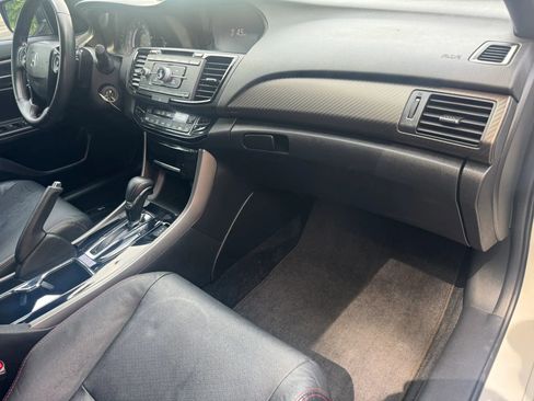 Used 2017 Honda Accord Touring image 20