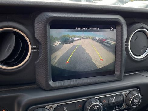 Used 2023 Jeep Wrangler Unlimited Sahara image 17