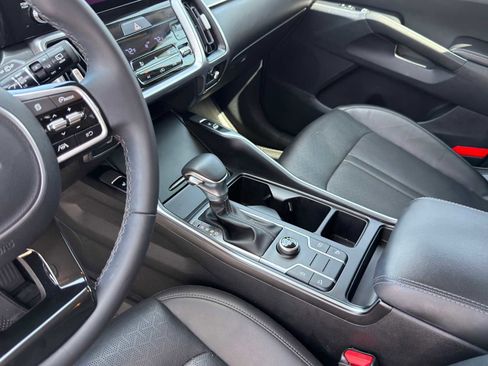 Used 2023 Kia Sorento S image 14