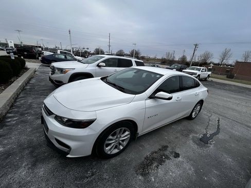 Used 2017 Chevrolet Malibu LT image 3