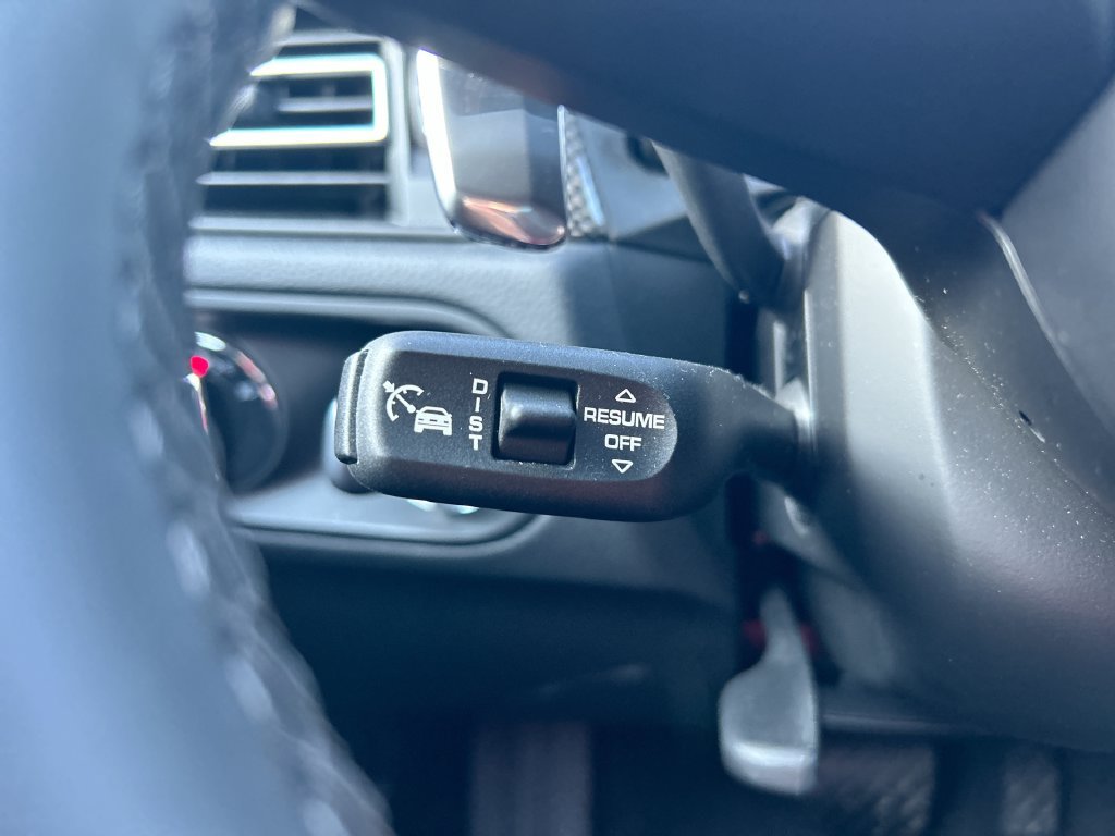 Used 2024 Porsche Macan AWD/4WD image 18