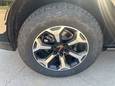 Used 2025 GMC Yukon Denali w/ Denali Reserve Package image 10