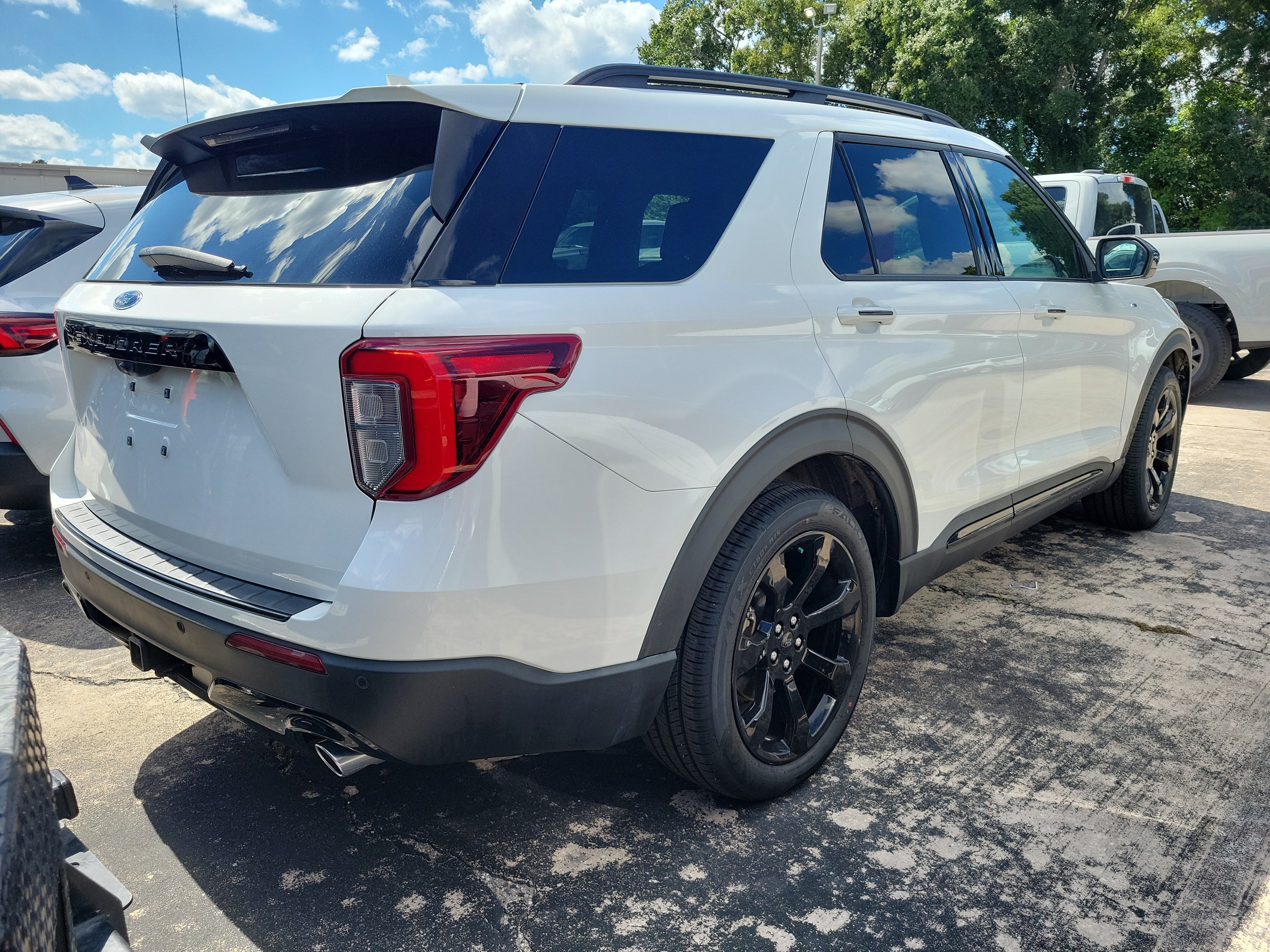 Certified 2023 Ford Explorer ST-Line w/ Class IV Trailer Tow Package RWD image 5