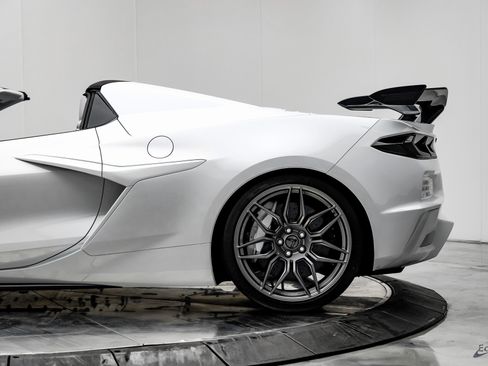 Used 2025 Chevrolet Corvette Z06 w/ Z07 Performance Package image 10