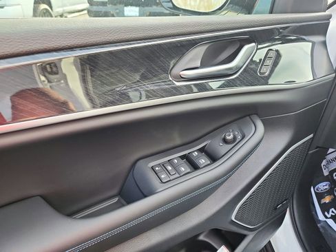 New 2024 Jeep Grand Cherokee Trailhawk AWD/4WD image 20