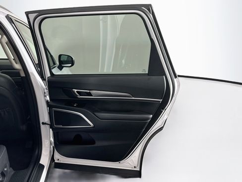 Used 2025 Kia Telluride S FWD image 33