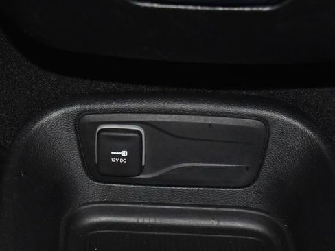 Certified 2025 Chrysler Pacifica Select image 21