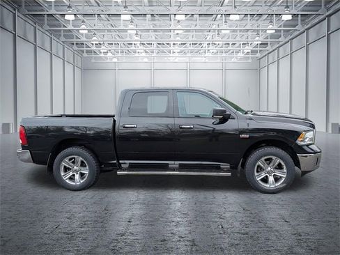 Used 2017 RAM 1500 Classic SLT w/ SLT Plus D￩cor Group image 6