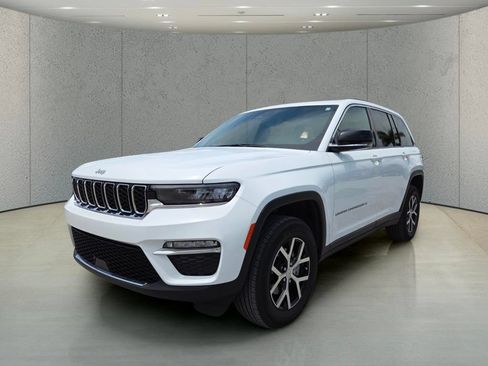 Used 2024 Jeep Grand Cherokee Limited AWD/4WD image 11