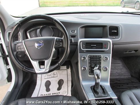 Used 2017 Volvo S60 T5 Inscription image 26