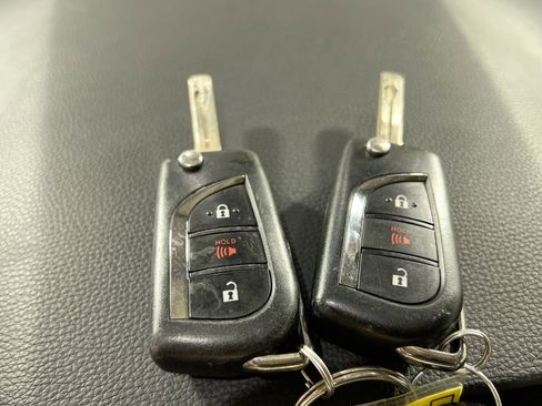 Used 2021 Toyota RAV4 LE image 28