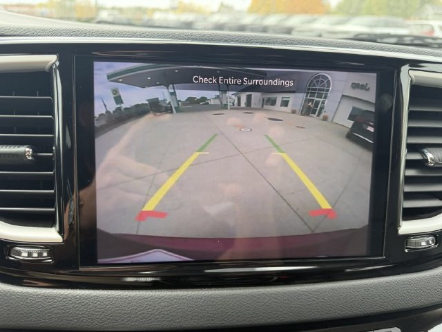 Used 2023 Chrysler Pacifica Touring-L FWD image 26