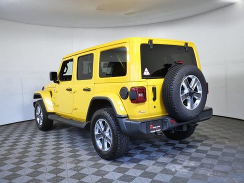 Used 2019 Jeep Wrangler Unlimited Sahara w/ Uconnect 4C Nav & Sound Group AWD/4WD image 4
