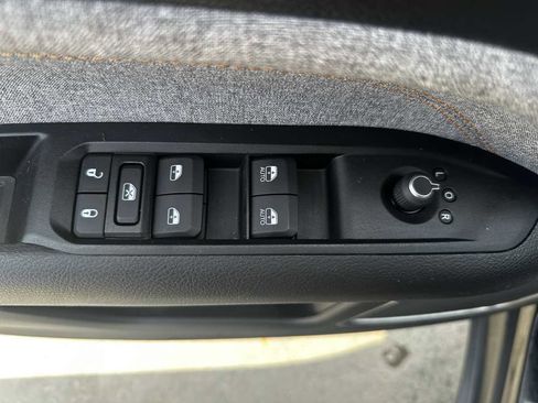 Used 2022 Jeep Compass Sport image 10