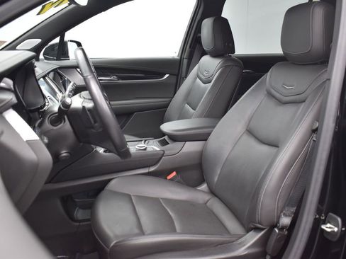 Used 2020 Cadillac XT6 Premium Luxury image 13