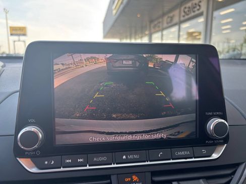 Used 2025 Nissan Altima 2.5 SV FWD image 23