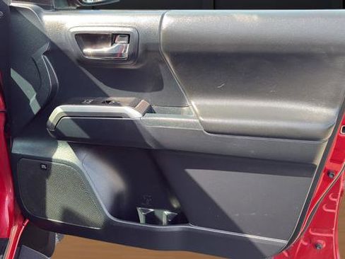 Used 2018 Toyota Tacoma Limited AWD/4WD image 23