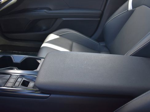 Used 2025 Toyota Camry SE image 21