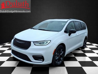 Used 2025 Chrysler Pacifica Limited