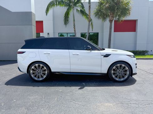 Used 2024 Land Rover Range Rover Sport Dynamic SE AWD/4WD image 2
