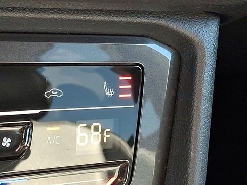 Certified 2022 Volkswagen Tiguan SE w/ Panoramic Sunroof Package AWD/4WD image 30