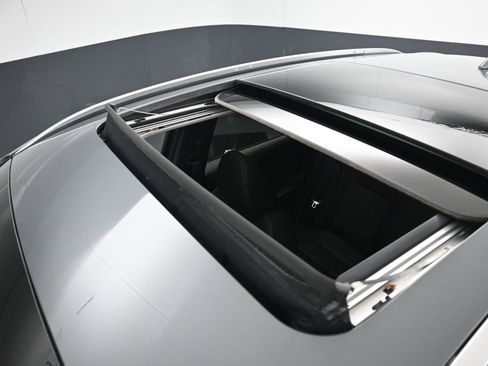 Used 2025 Nissan Kicks SV w/ SV Premium Package image 18