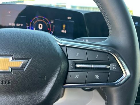 Used 2025 Chevrolet Suburban Premier RWD image 19