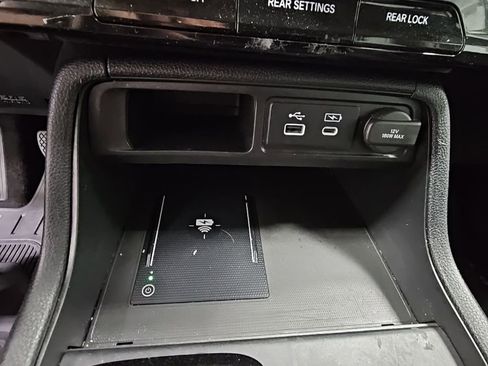 Used 2023 Honda Pilot Touring image 21