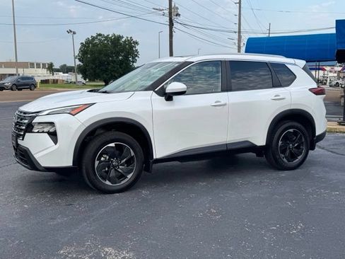 Used 2025 Nissan Rogue SV w/ SV Premium Package AWD/4WD image 3