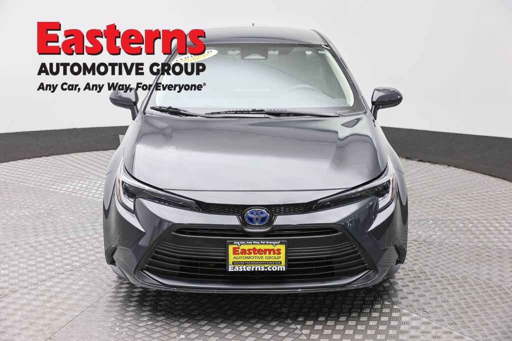 Used 2023 Toyota Corolla LE FWD image 3