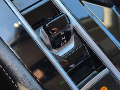 Used 2024 Volkswagen Atlas SE image 28