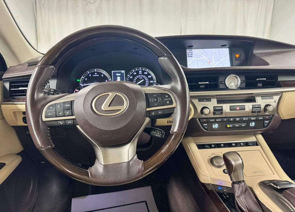Used 2017 Lexus ES 350 w/ Luxury Pkg & Navigation w/ Luxury Package FWD image 14