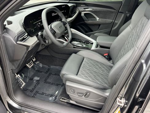 Certified 2025 Audi SQ5 Premium Plus w/ Premium Plus Package AWD/4WD image 9