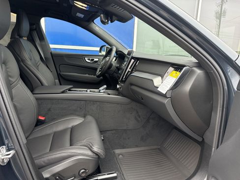New 2026 Volvo XC60 B5 Ultra w/ Climate Package image 11