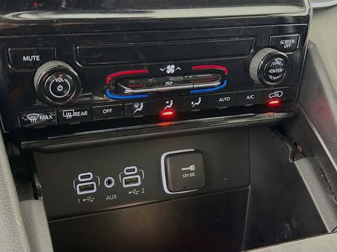 Used 2024 Jeep Grand Cherokee Laredo RWD image 18