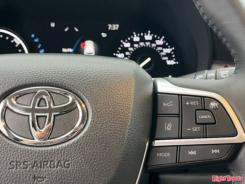 Certified 2026 Toyota Sienna XLE FWD image 24