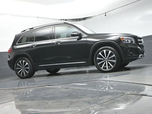 Used 2020 Mercedes-Benz GLB 250 w/ Premium Package image 9